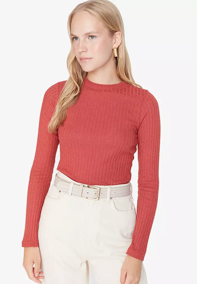 Red roll deals neck top