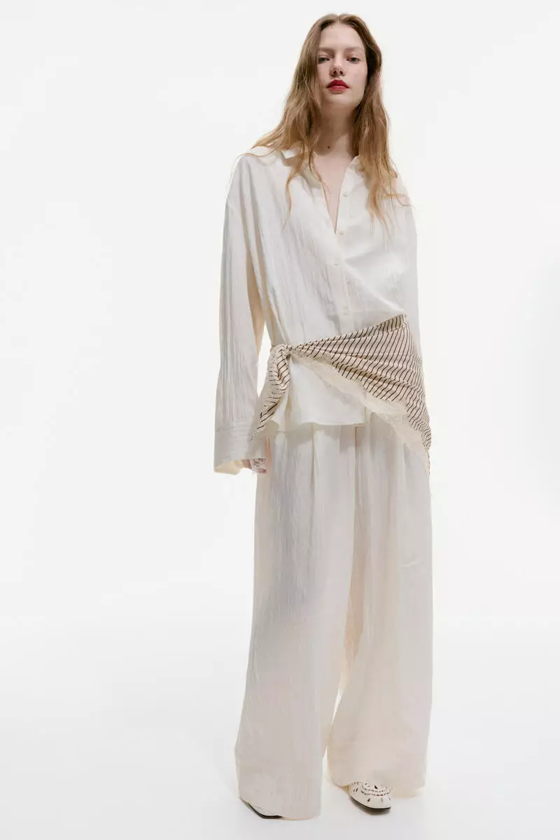 Lace-trimmed triangle scarf