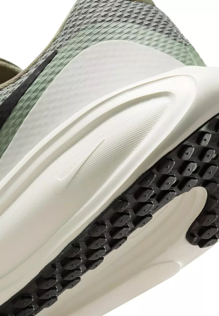 Revolution 8 Road Running Shoes