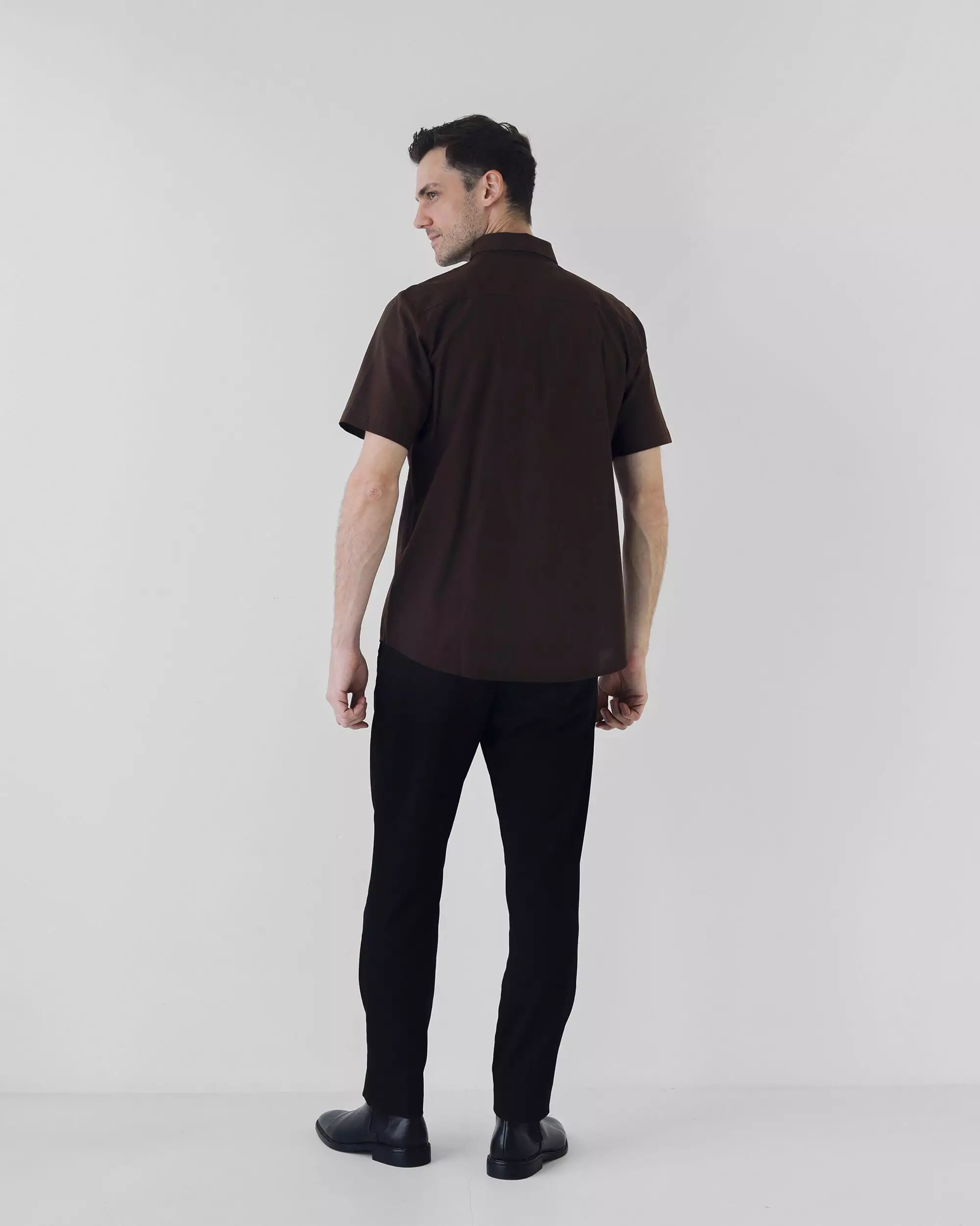 Cotton Well Ben Short Sleeve Oxford Shirt Chocolate | Kemeja Pria Lengan Pendek Basic Polos Coklat Tua 