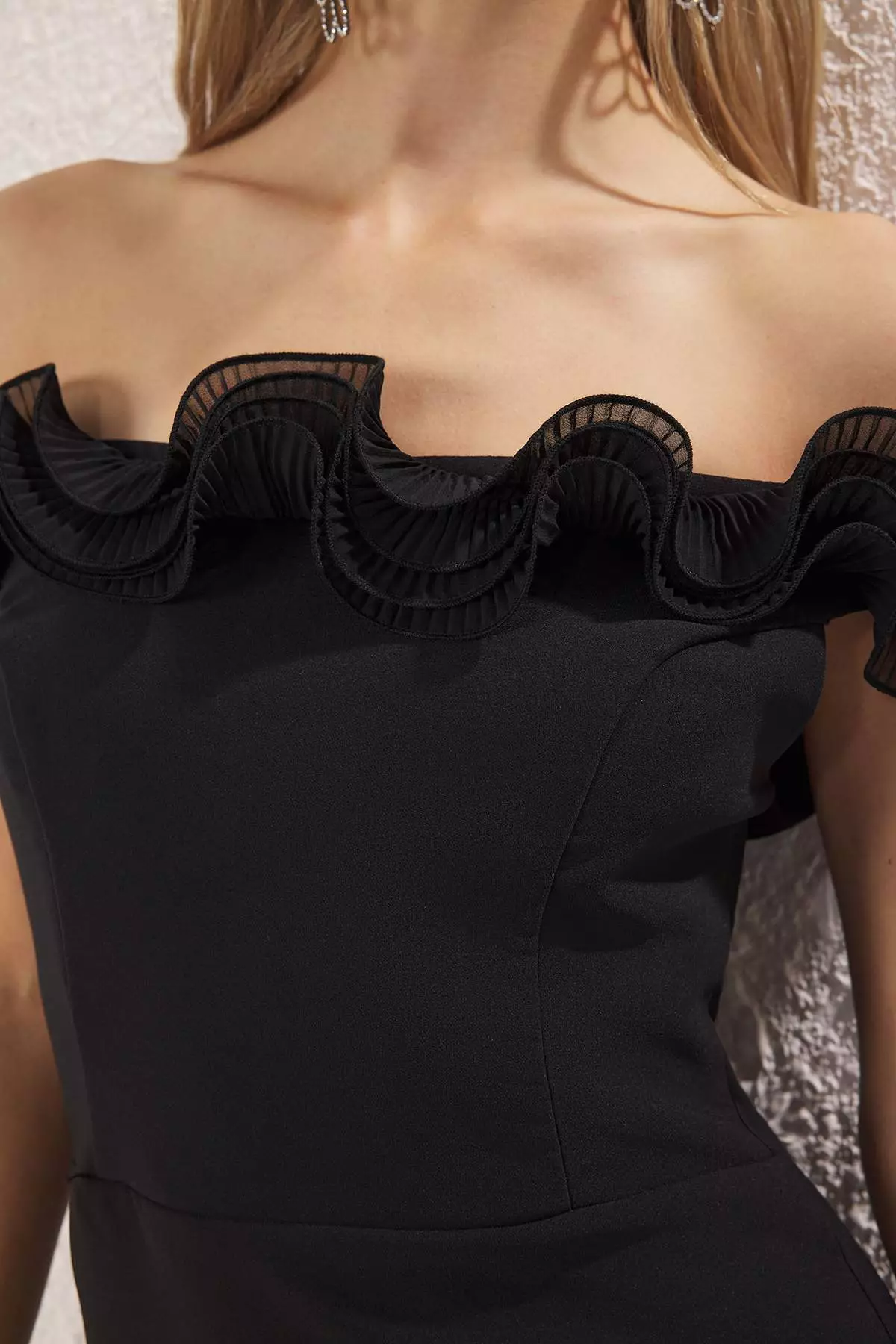 Black Body-Smoothing Carmen Collar Ruffle Woven Midi Dress TPRSS25EL00298