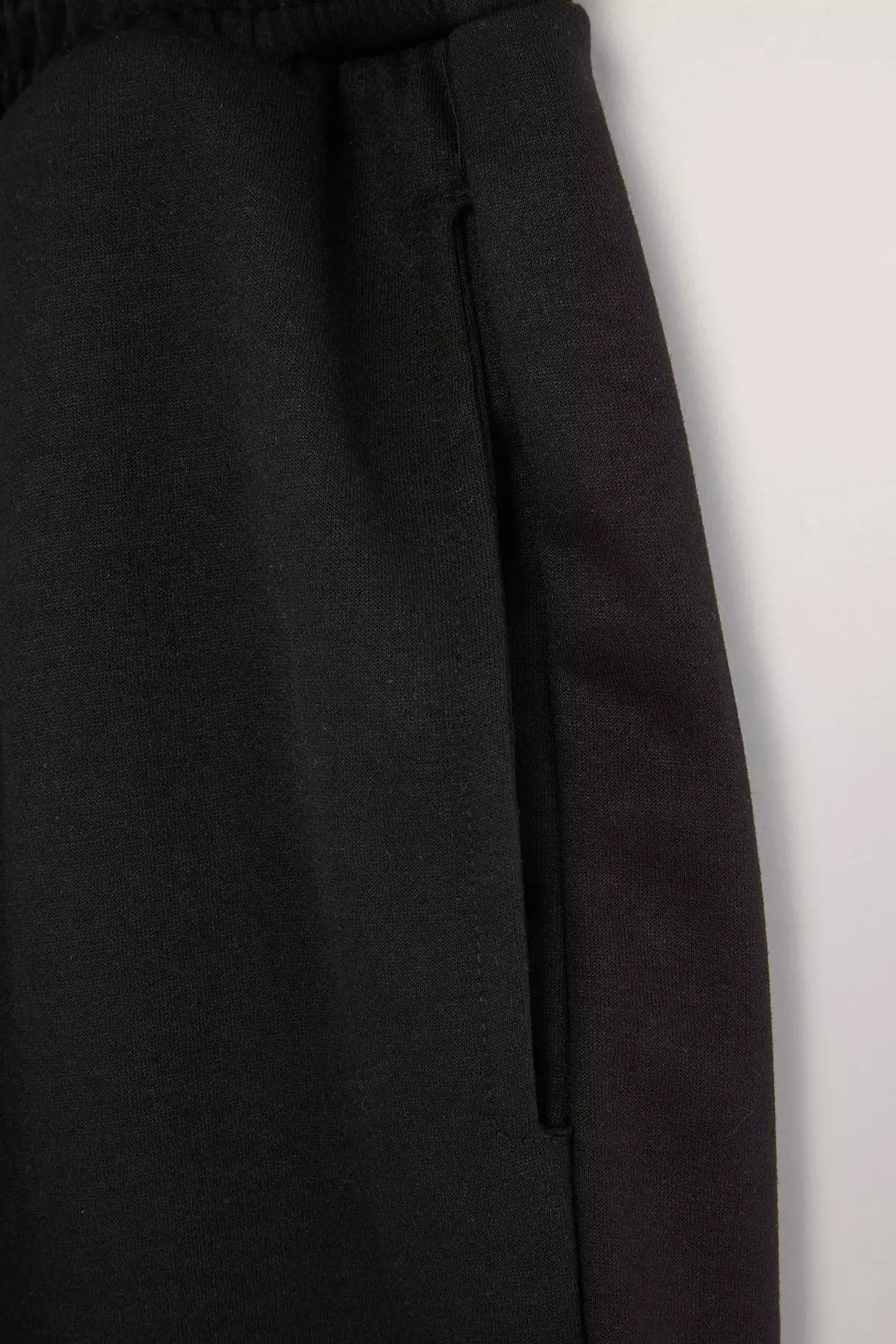 Black Regular/Normal Cut Thick Basic Shorts & Bermuda Tmnss26Sr00001