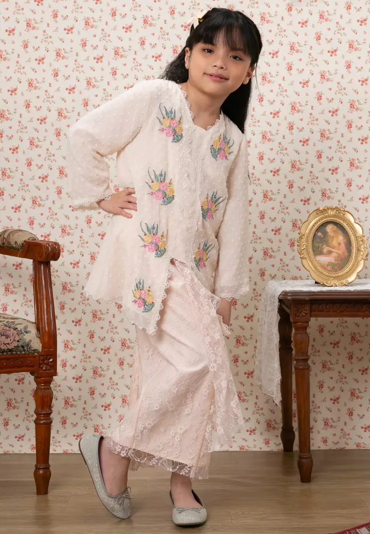 PUSPITA RECYCLED POLYESTER EMBROIDERED KEBAYA TOP