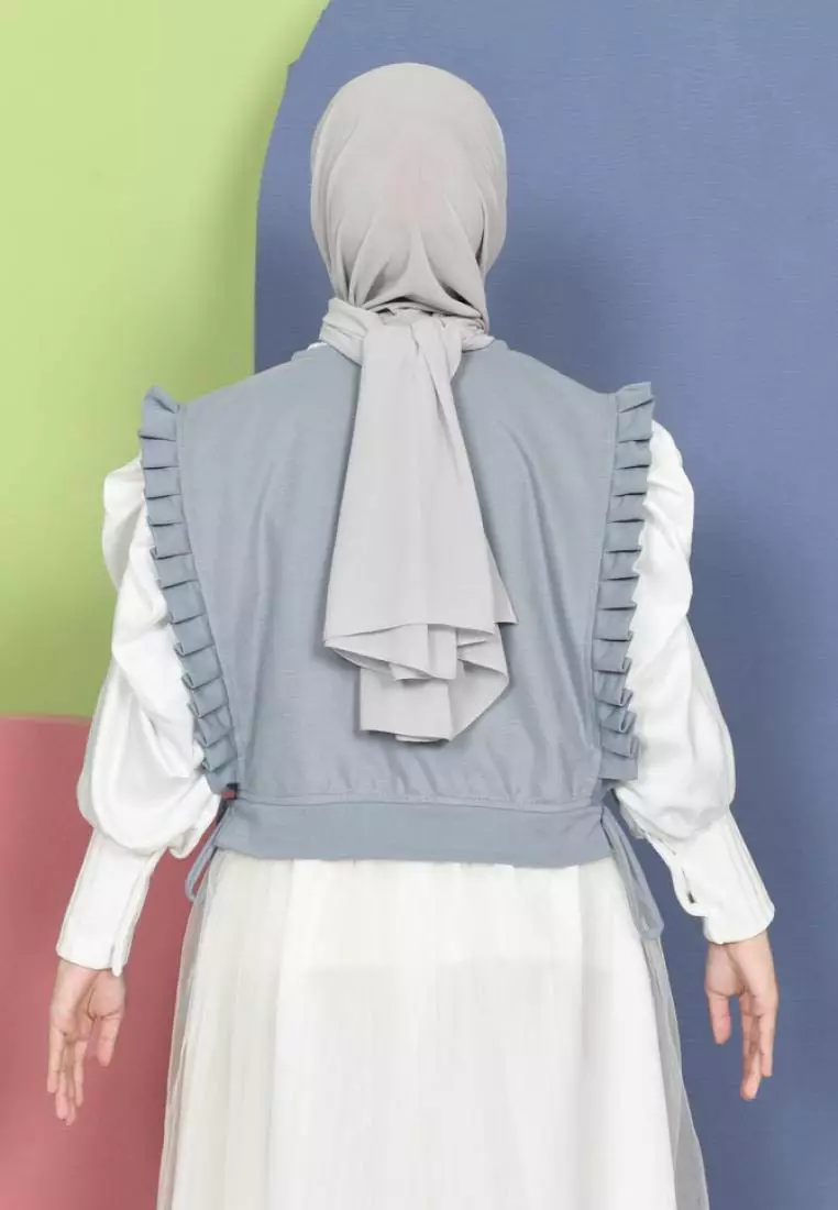 Dalla Ruffle Vest - Medium Gray M18626 R77S3