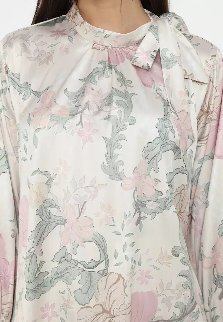 Atasan Blus Wanita Cream Paisley Blouse With Tape Detail In Cream Warna CREAM