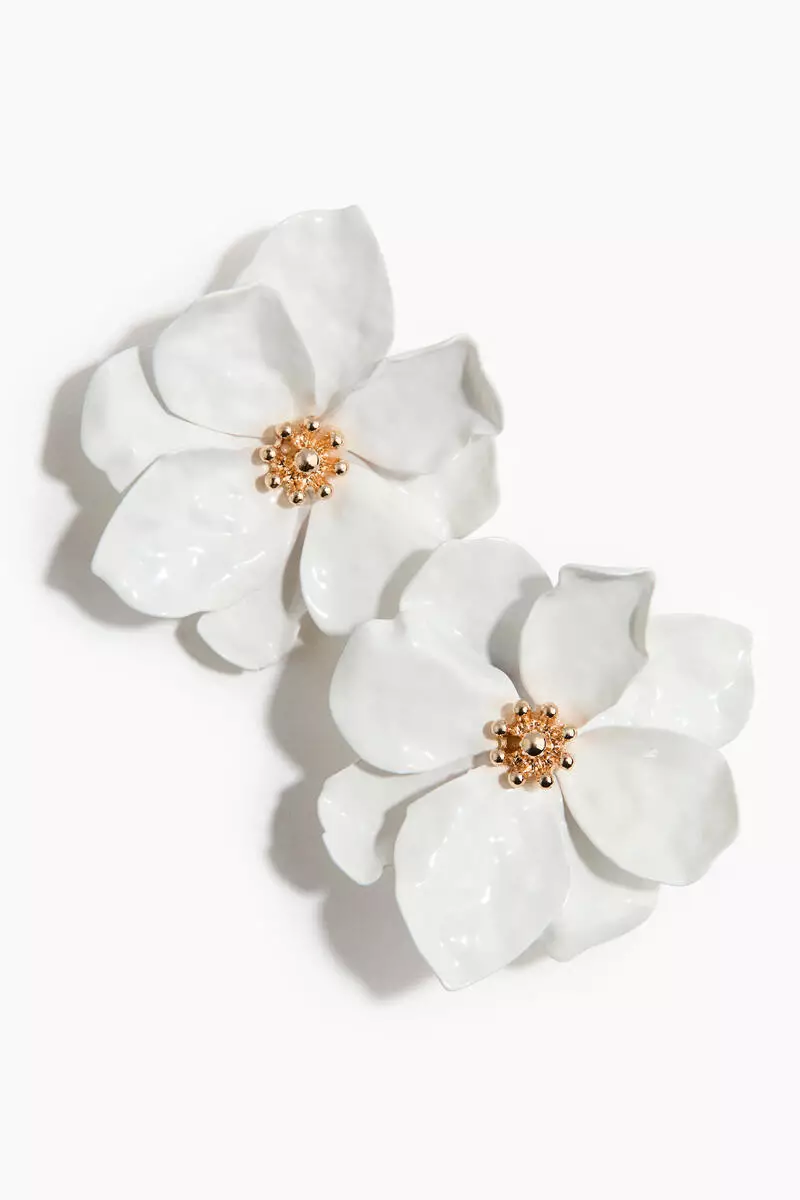 Flower-shaped earrings