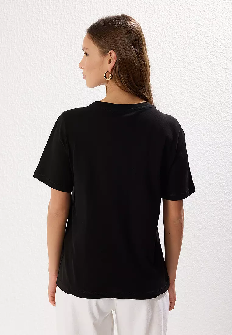 Black Regular/Normal Pattern Flower Embroidered Knitted T-Shirt