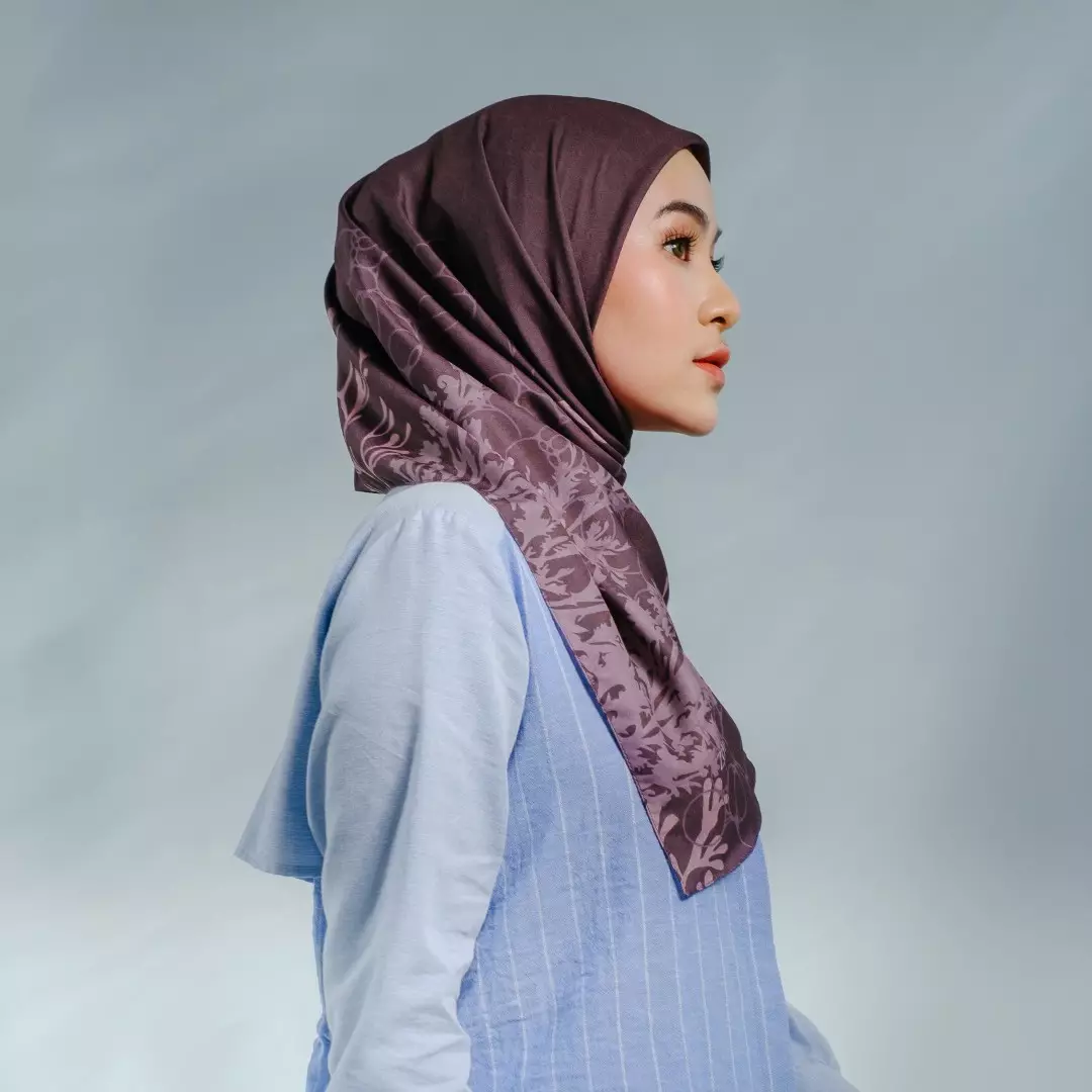 KARIBIA Coffee Quartz - Kerudung Hijab Segiempat Motif With Pouch Ziplock - Bahan Poly Fine - Ukuran 110x110