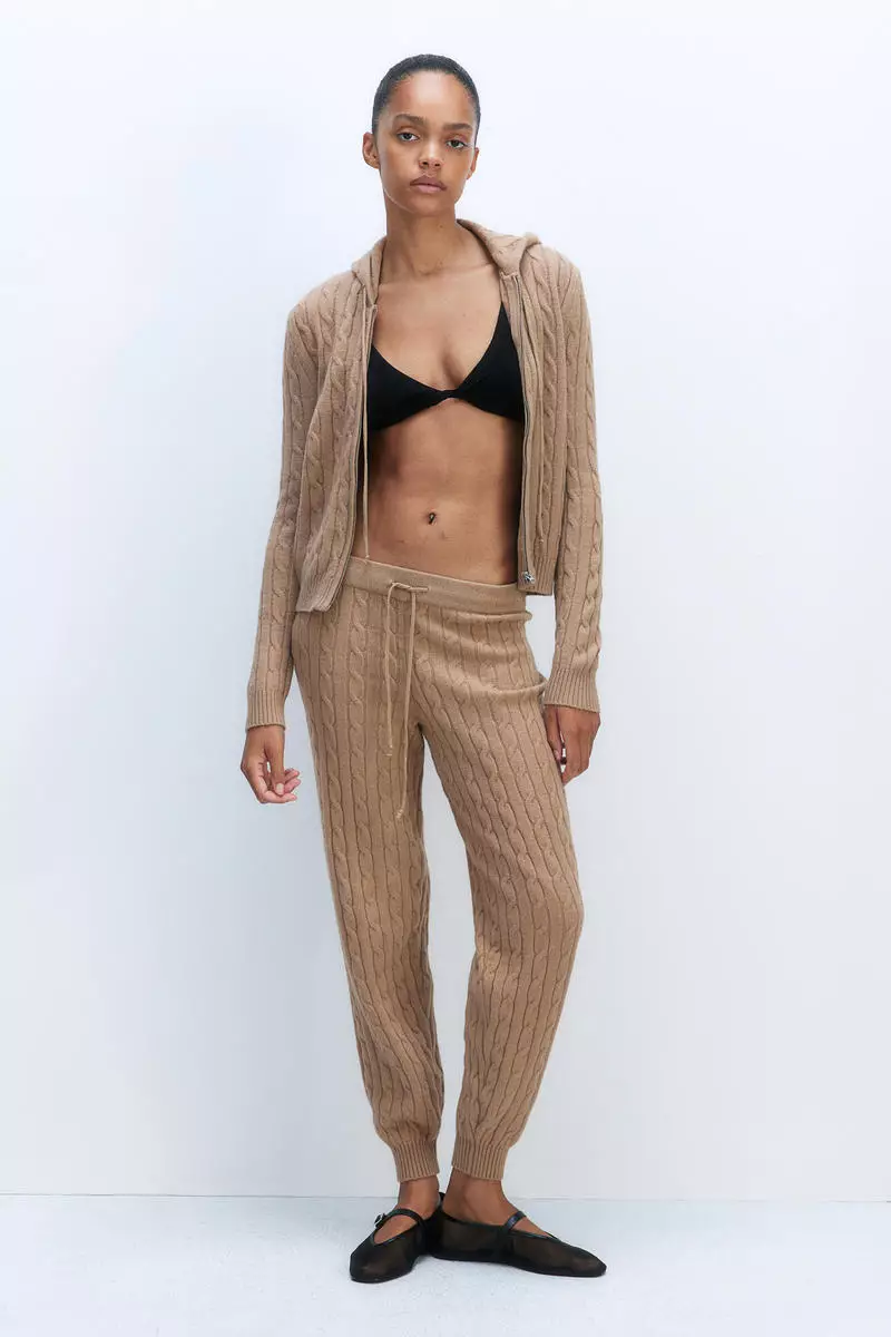 Cable-knit joggers