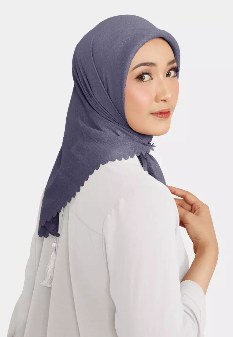 Cotton Bee - Hijab Segiempat Rayyansa Tassel Emboss Lasercut 