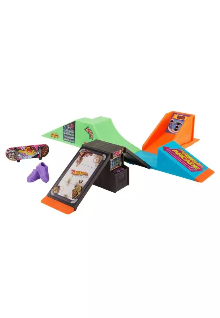 Hot Wheels Skate Arcade Skatepark With Tony Hawk Fingerboard & 1 Pair Of Shoes