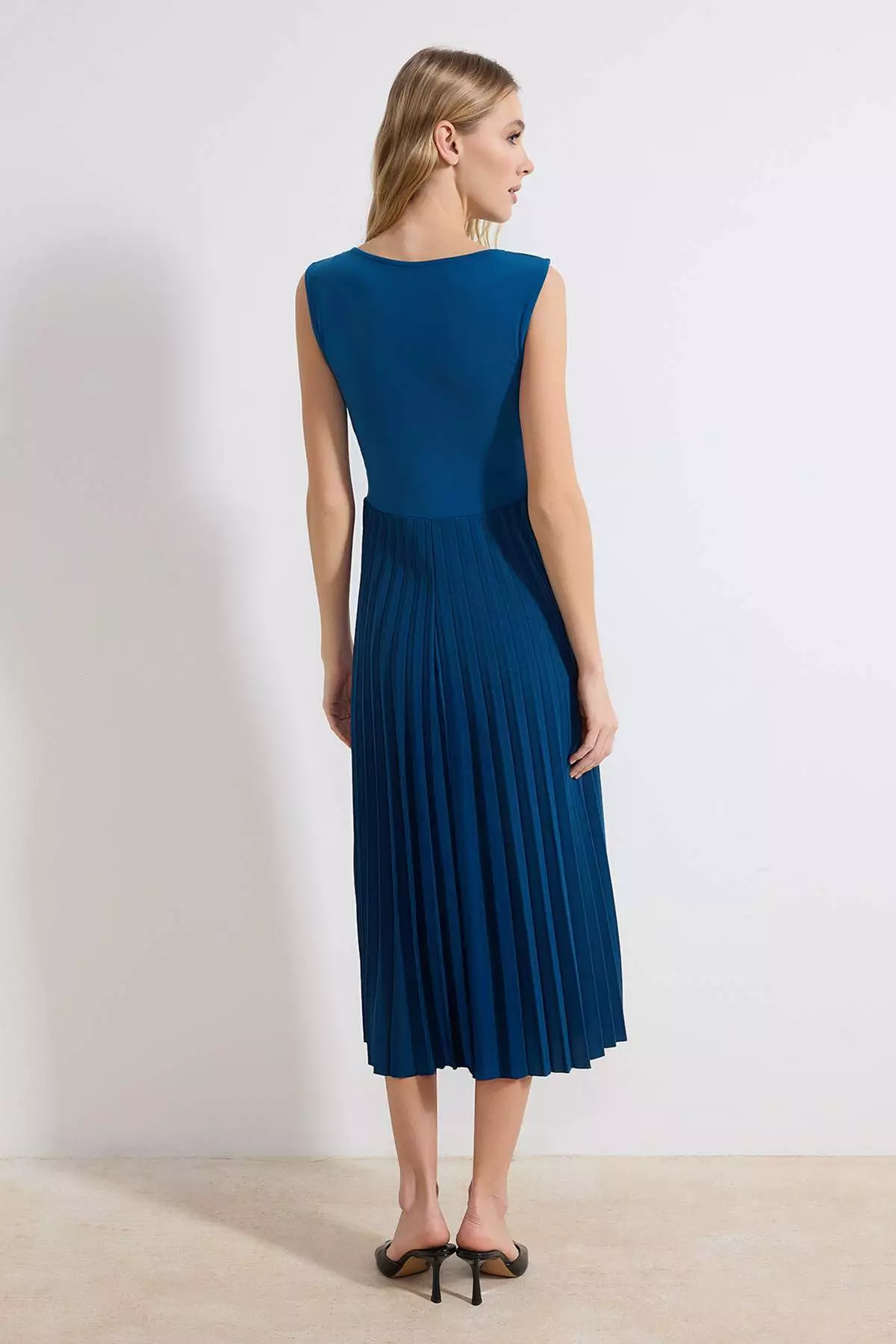 Petrol Zero Sleeve Crew Neck Pleated Flexible Midi Knitted Dress Twoss24El785