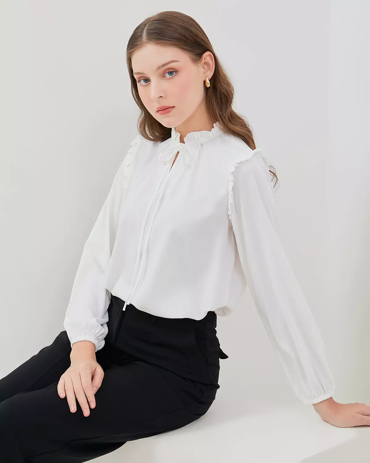 WHITE LONG SLEEVE RUFFLE BLOUSE