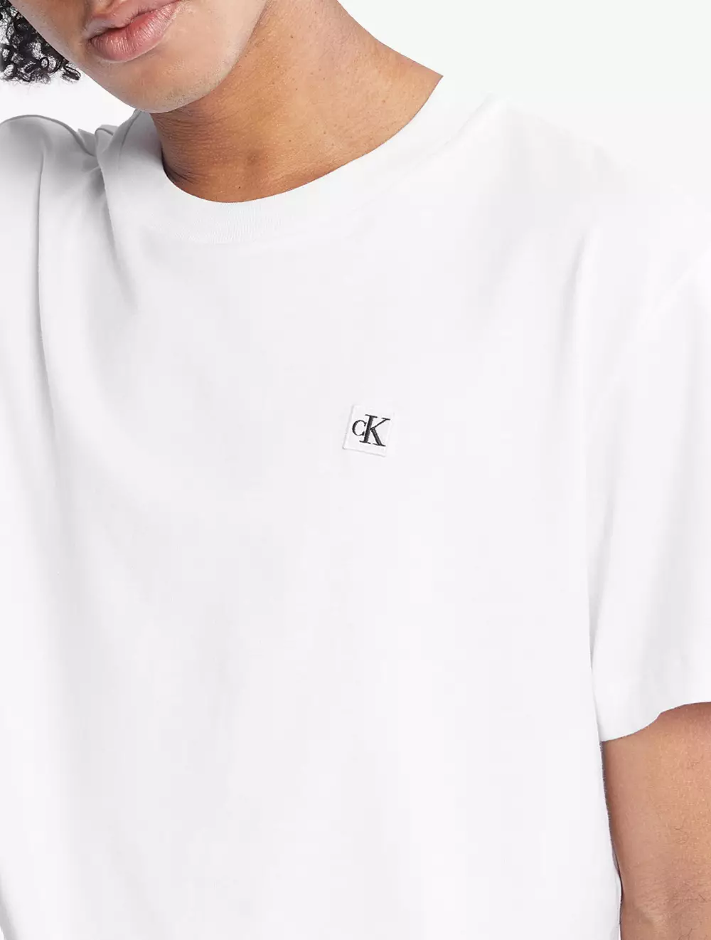 CALVIN KLEIN JEANS -  BADGE LOGO CREW NECK TEE - white