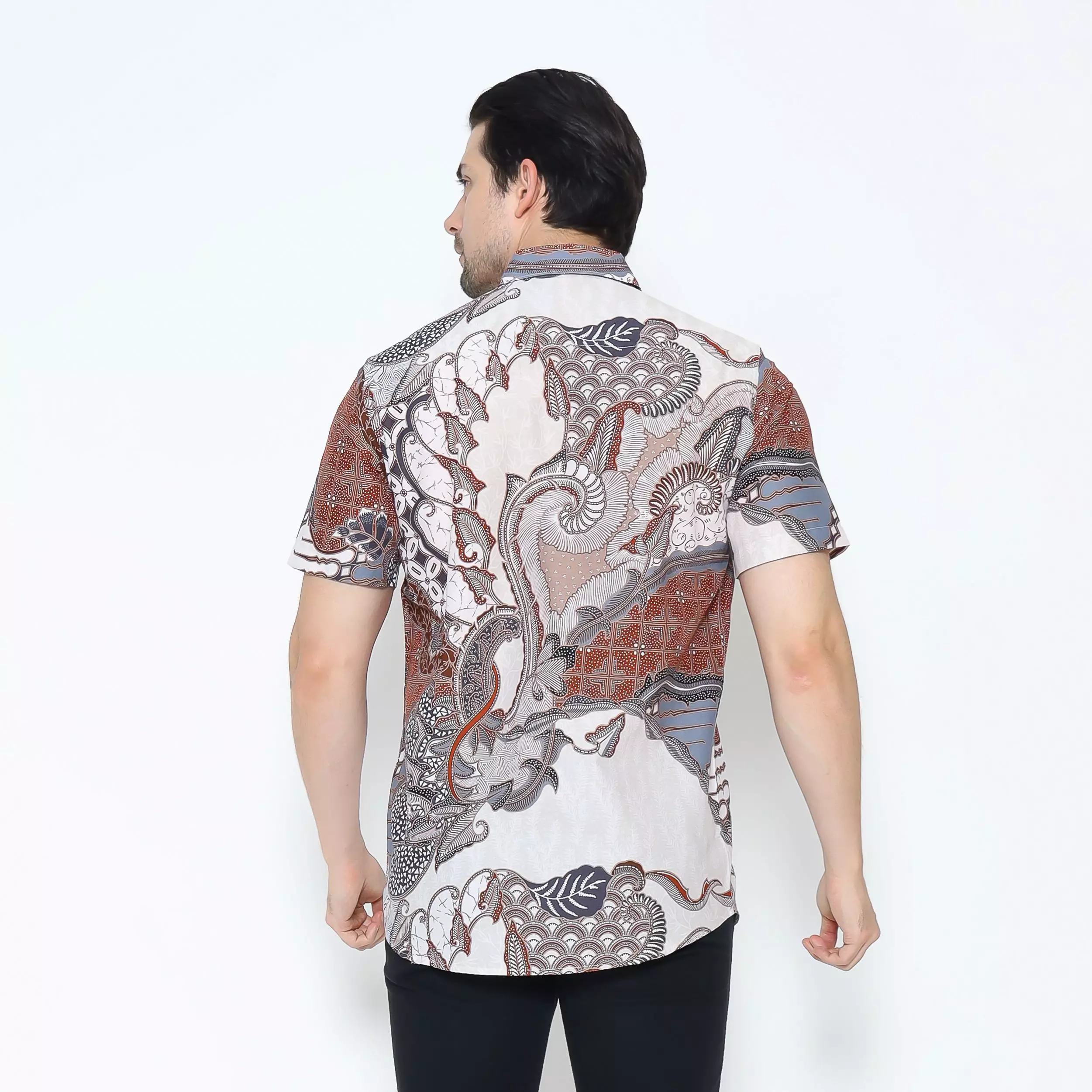 MAGINOT JIYA Batik Pria Slim Fit Lengan Pendek