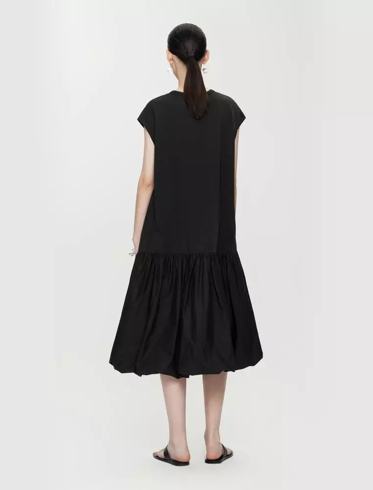 sleeveless dress