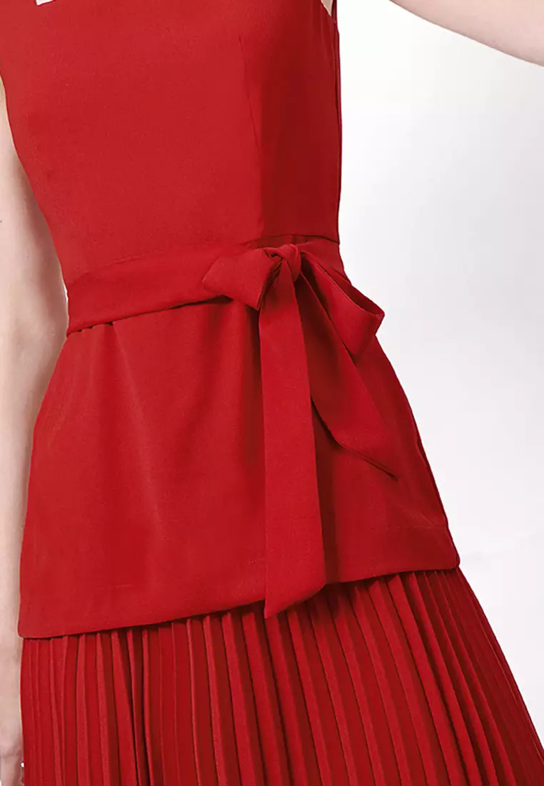 Layer Pleated Dress with Asymmetric Hem