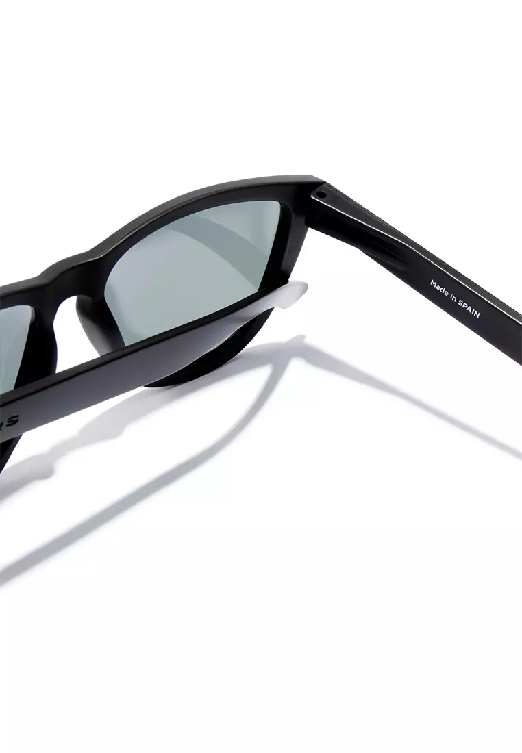 HAWKERS POLARIZED Black Joker ONE RAW. Sunglasses for Men and Women, Unisex. UV400 protection. Official product designed and made in Spain. HONR21BPTP