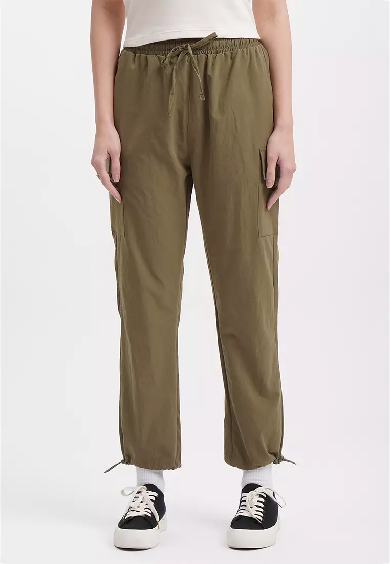 Chic trousers outlet
