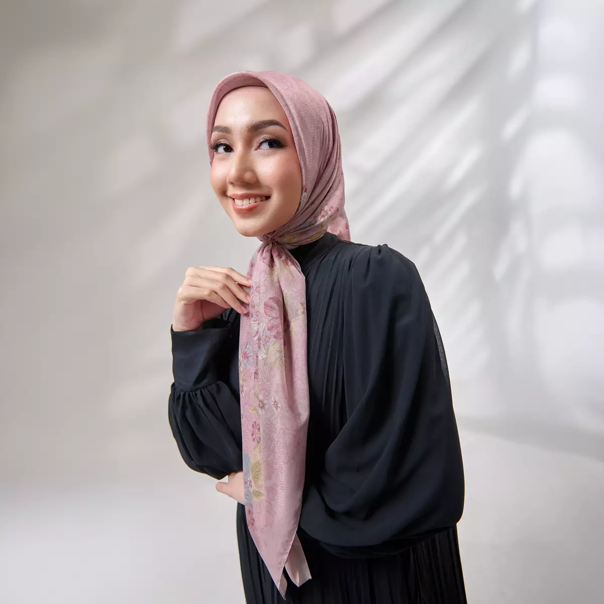 [INCLUDE PREMIUM HARD BOX] ZM Zaskia Mecca - Timun Mas Baby Pink Scarf - Alkisah - Hijab Premium Square Motif Kerudung Segi Empat