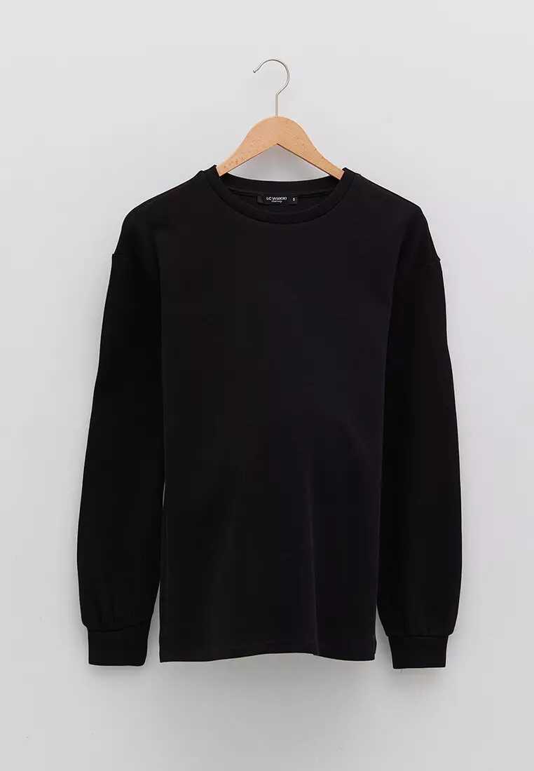 long sleeve black sweatshirt