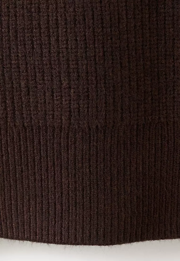 Sweater With Contrasting Zip Collar