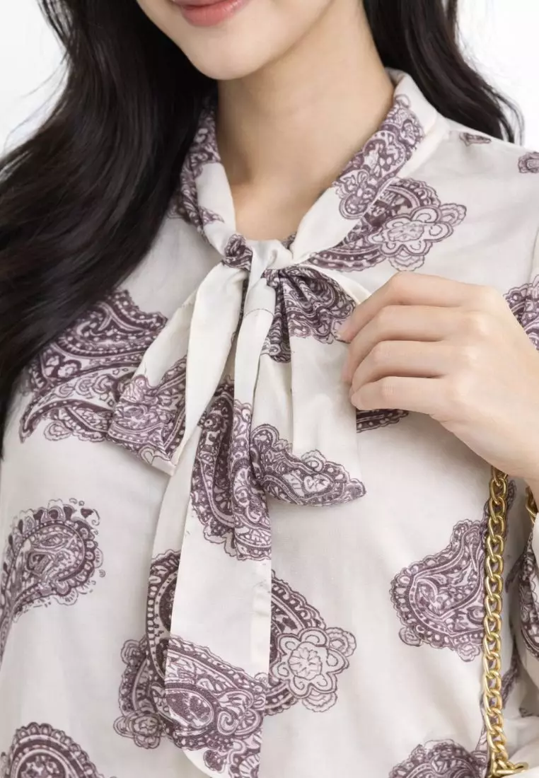 Blouse Chiffon Long Sleeve With Pasley Motif In Broken White By Brilliant Girl Warna PUTIH