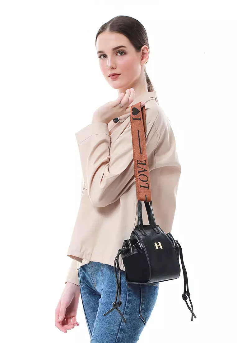 Eilaria Tas Selempang Serut Wanita Mini Sling Bag Uniqe Design Material Leather ORIGINAL - Black