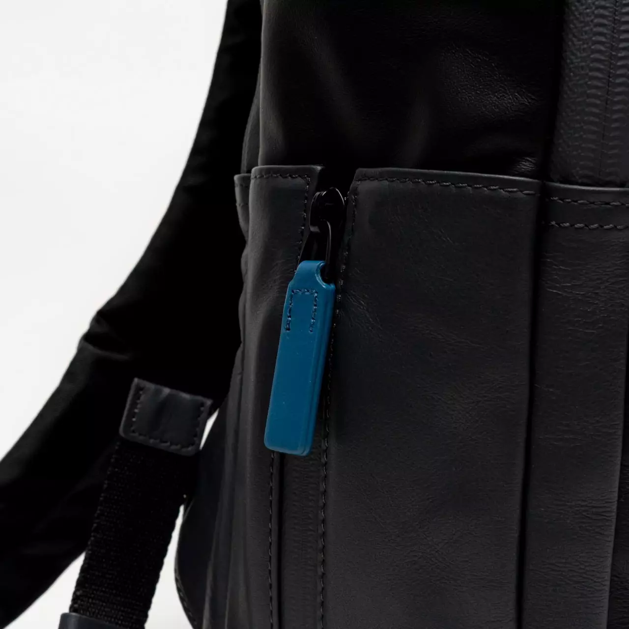 PC and iPad® Backpack with Anti-Theft Cable Urban Black/Grey