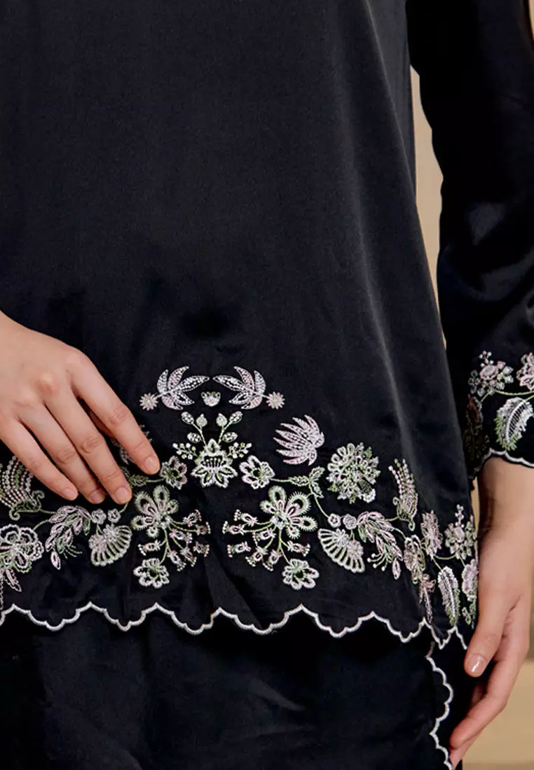 Suri Luxe Embroidery Baju Kurung Kedah Satin with Skirt Belah Selisih