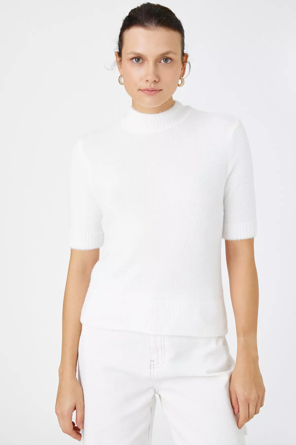 White short on sale sleeve sweater top