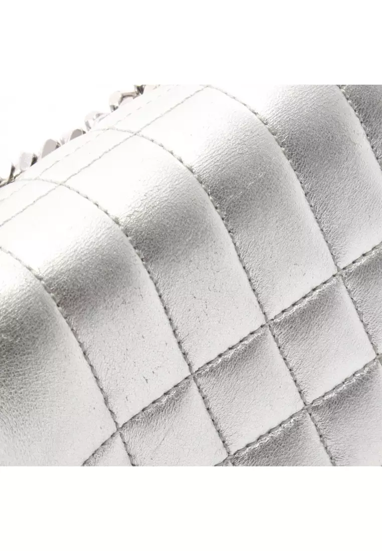 Pre-Loved Burberry LOLA roller chain shoulder bag leather Silver