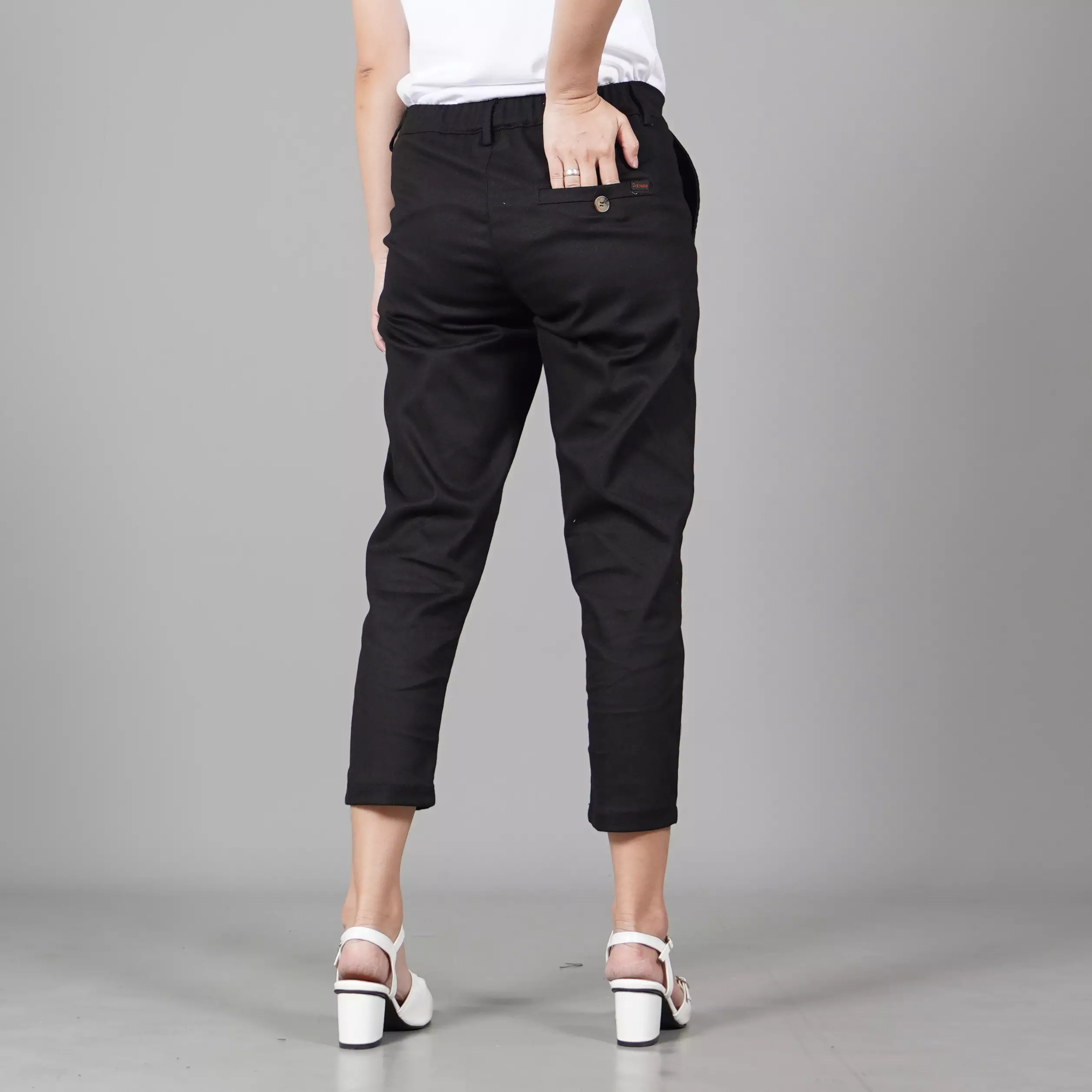 AURORA Celana Hitam Wanita Celana Chino 3/4 Chino Pants Wanita - HITAM