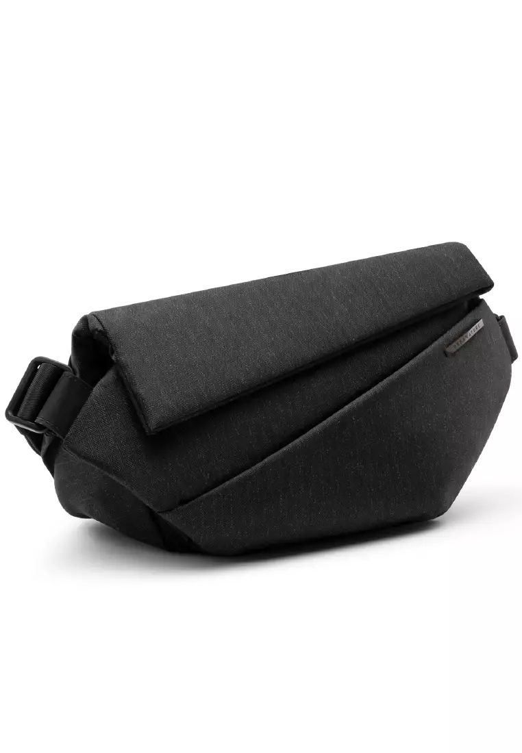 用途多變‧潮流隨身‧R1 時尚斜孭袋-隕石黑