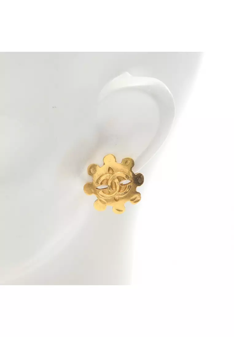 Pre-Loved Chanel coco mark earrings GP gold 04P