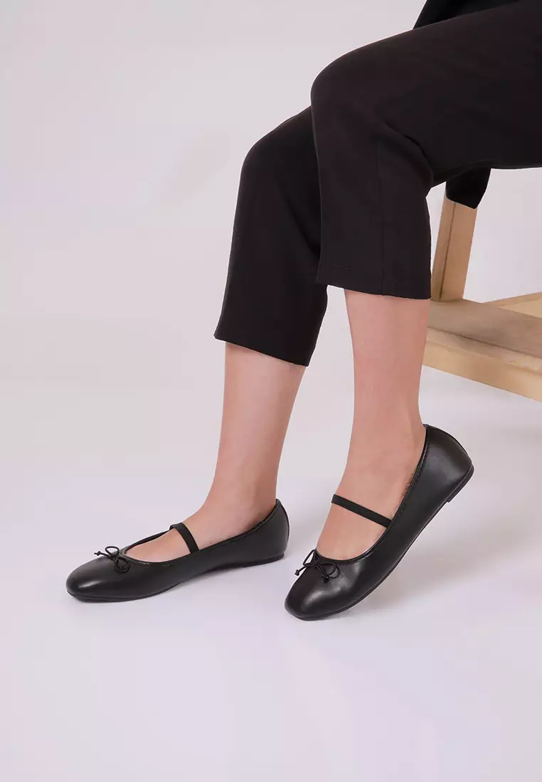 Sofia Maika Mary Jane Flat Black