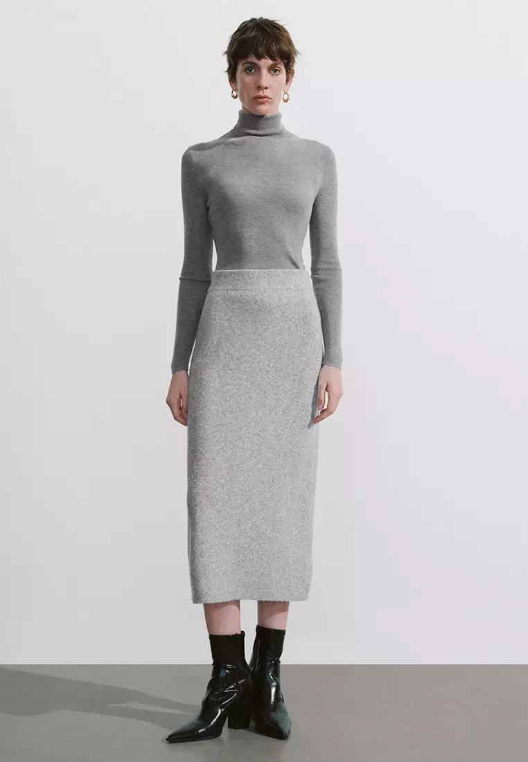 UR冬季新款女装简约气质后开衩高腰针织半裙UWM940027