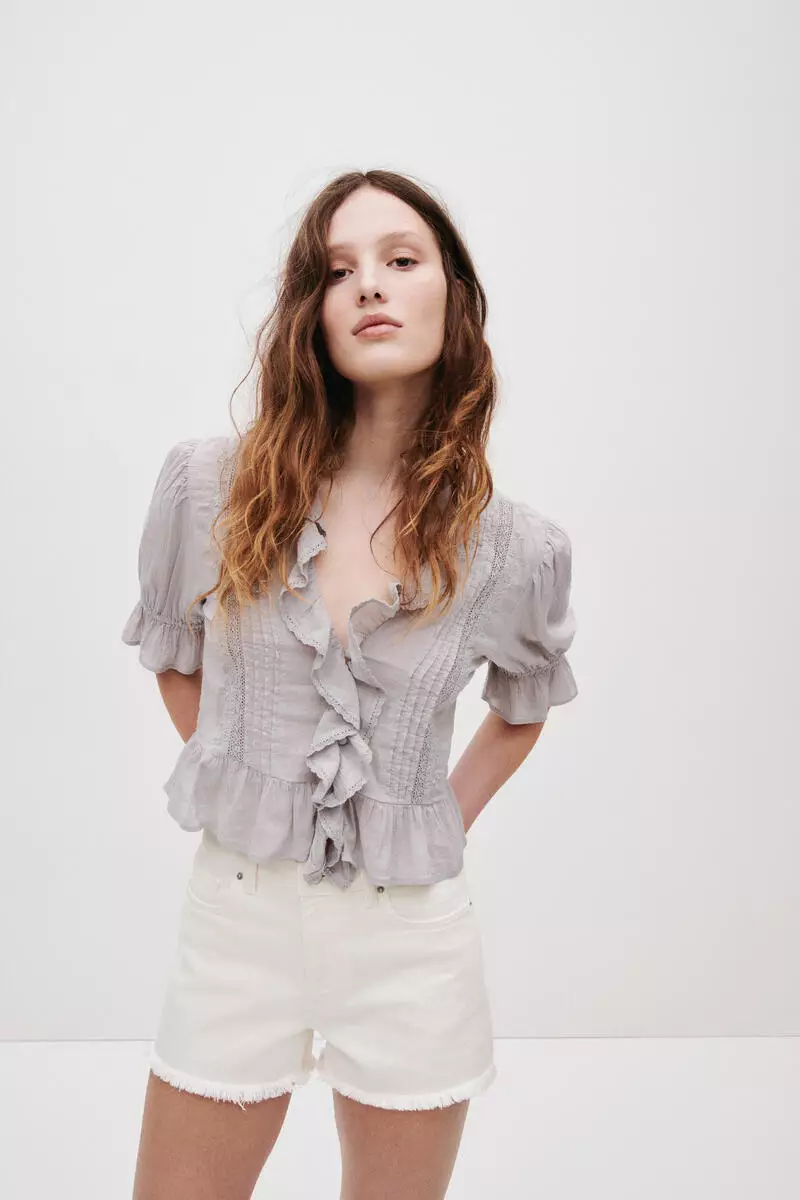 Frayed denim shorts