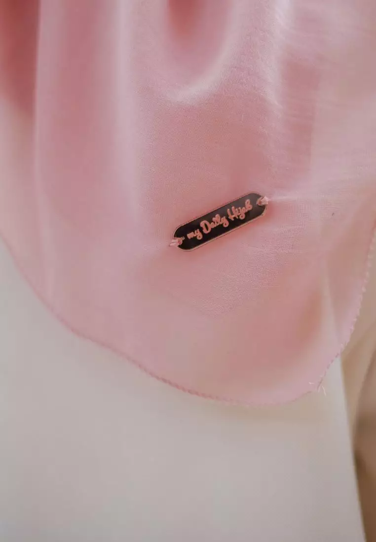 Hijab Segi Empat Voal Anabela Eyelash Dusty Pink