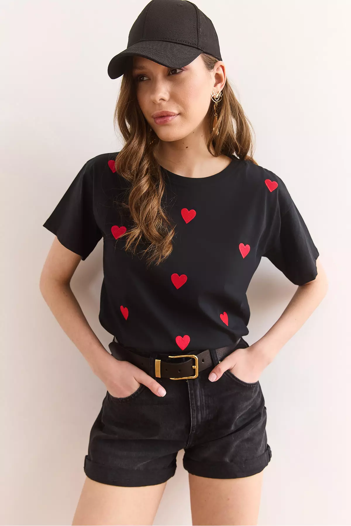 Women's Black Heart Embroidered Cotton Regular Fit T-Shirt Tsh-19000864