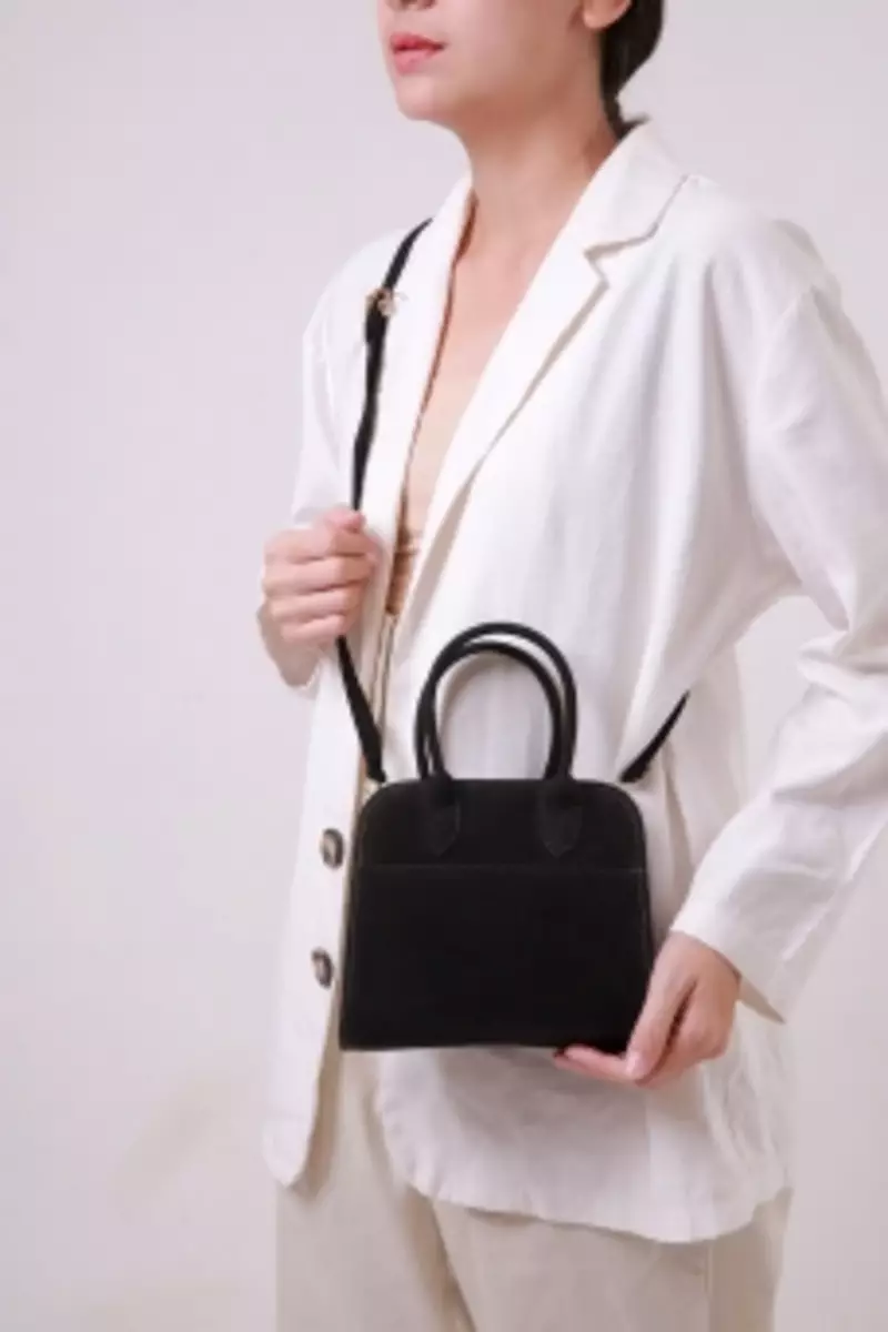 Tekka Leona Sling Bag Black