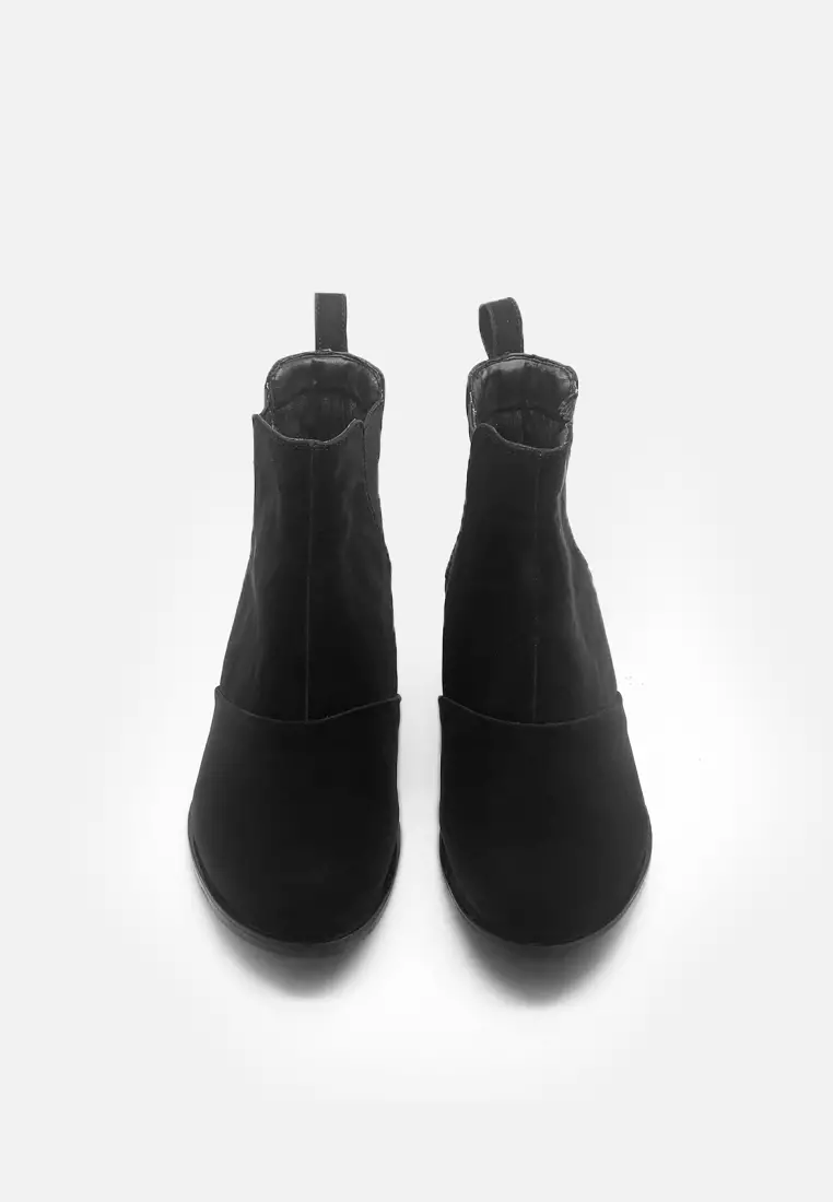 Women Black Chelsea Boots
