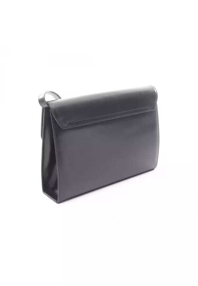 Pre-Loved Salvatore Ferragamo Gancini Shoulder bag leather black