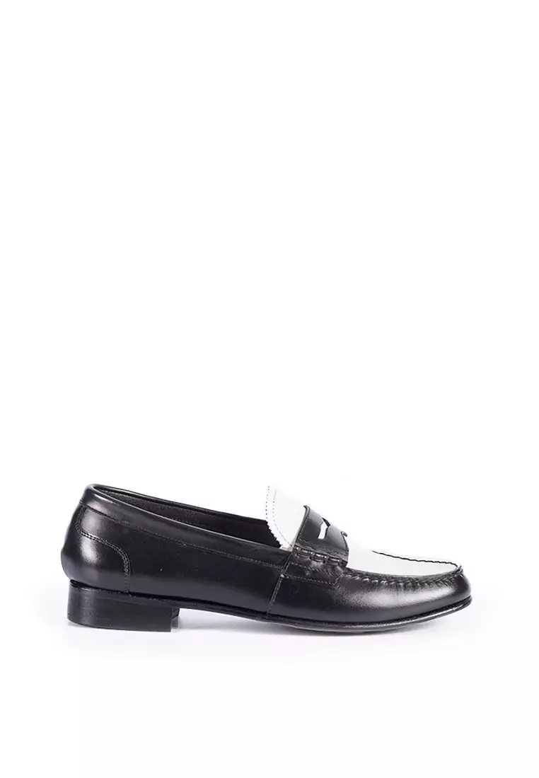 Discount on Bristol Shoes  shoes - SKU: Winslet Two-Toned Black And White Loafer