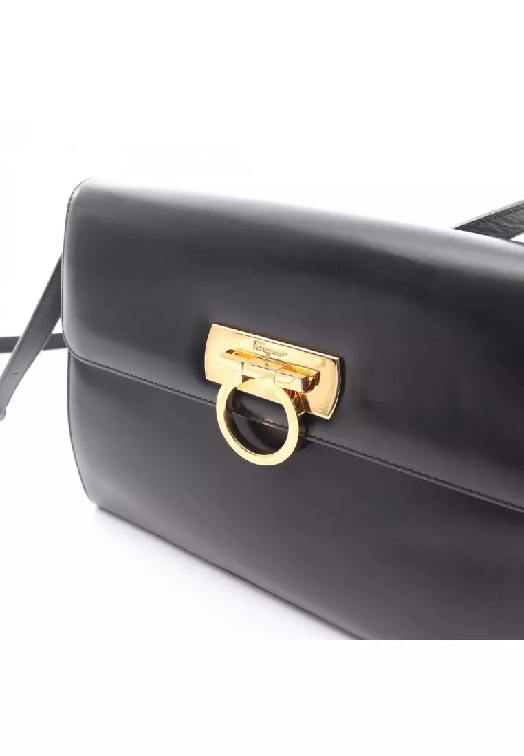 Pre-Loved Salvatore Ferragamo Gancini Shoulder bag leather black