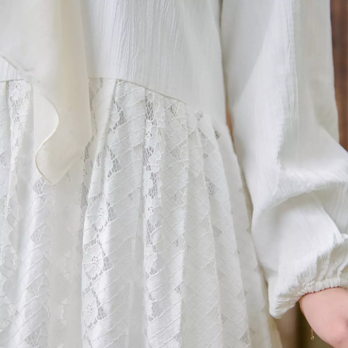 ZM Zaskia Mecca - Arliva Tunik - White Series - Edisi Binar Samudra - Raya Collection Baju Lebaran