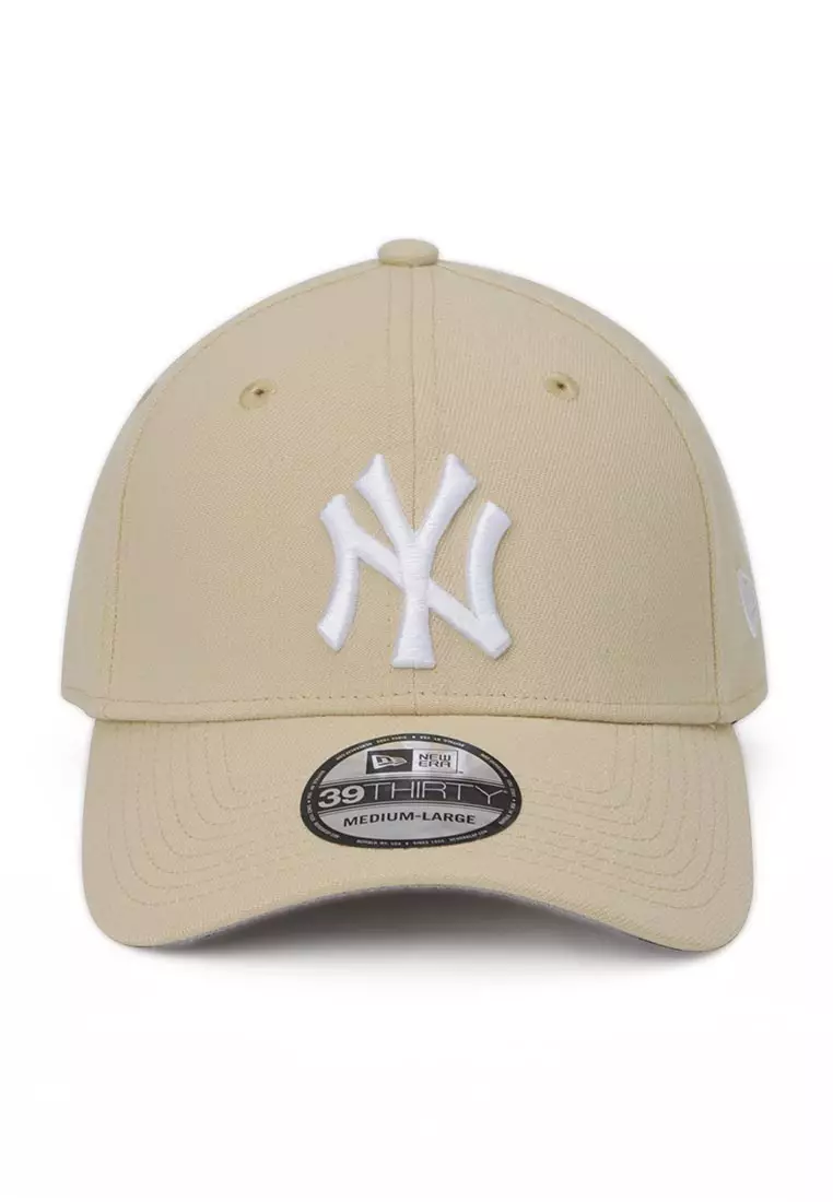 New Era Curved Brim 39THIRTY Classic New York Yankees MLB Black Fitted Cap