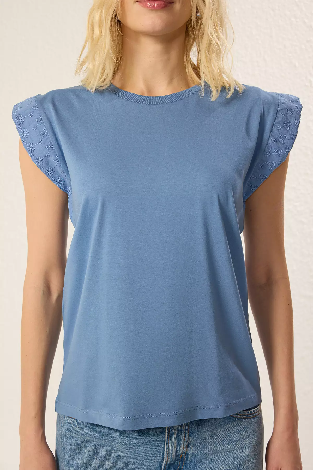 Wide Shoulder Muscle Tee