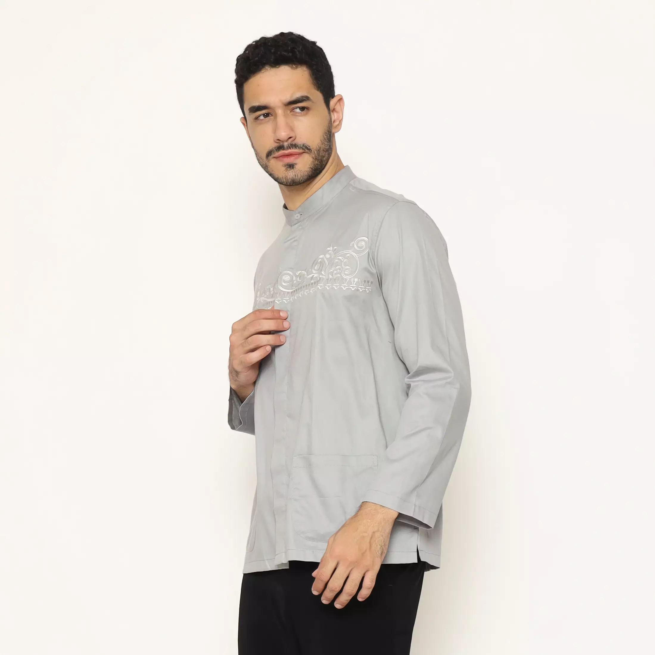 Lawell Baju Koko Pria Bordir Lengan Panjang Modern Fit Warna Grey – LAQKFLBKQG101QCTNQNM