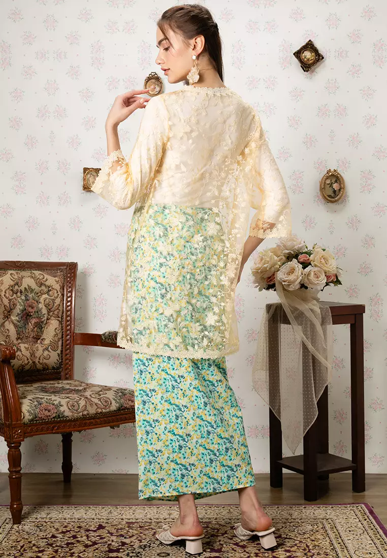 AURA LONG LACE KEBAYA SET